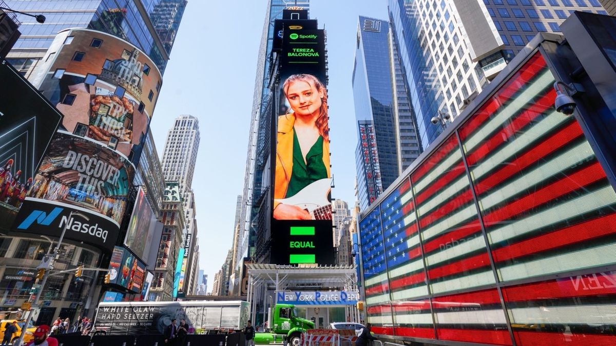 Tereza Balonová na Times Square v New Yorku